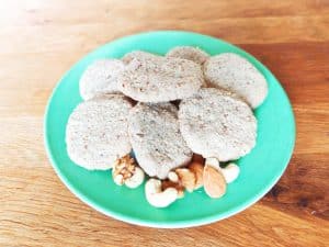 Gesunde Nuss-Kekse für kleine Kinder ohne Zucker