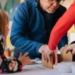 Weihnachtsgeschenk für Oma und Opa von Enkel – schöne Ideen und hilfreche Tipps