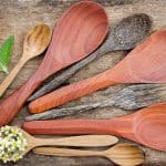 Personalisierte Geschenke aus Holz: Ideen, die Küche, Tisch und Alltag verschönern